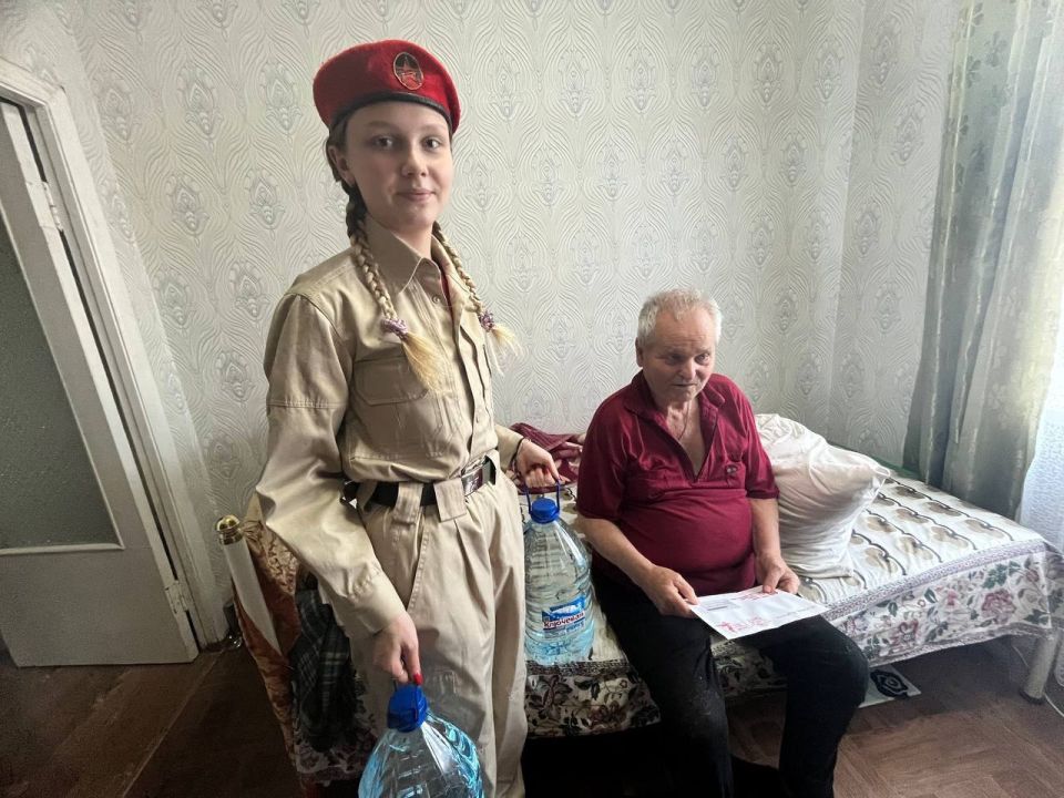 В Калининском районе Горловки поздравили участников Великой Отечественной войны с годовщиной окончания Второй мировой войны В Калининском районе Горловки поздравили участников Великой Отечественной войны с годовщиной окончания Второй мировой войны