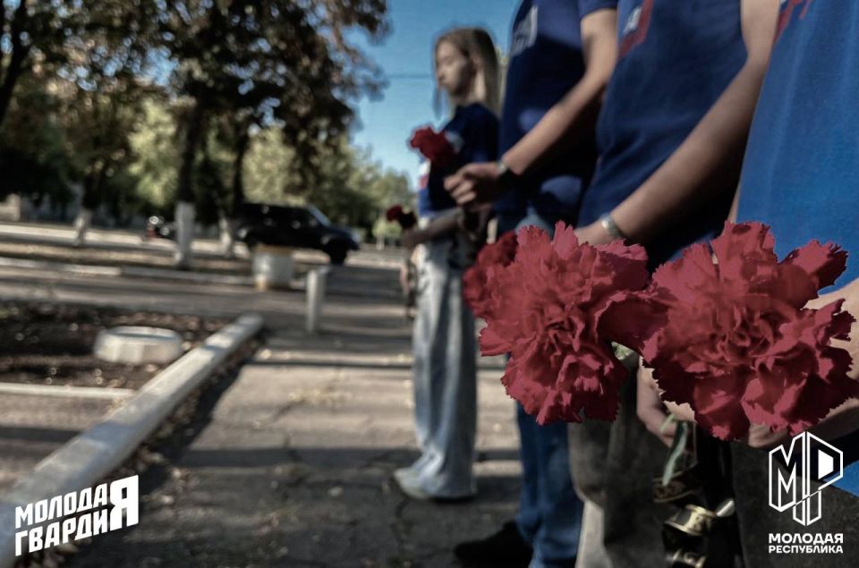 Молодёжка Горловки почтила память погибших в Беслане Молодёжка Горловки почтила память погибших в Беслане