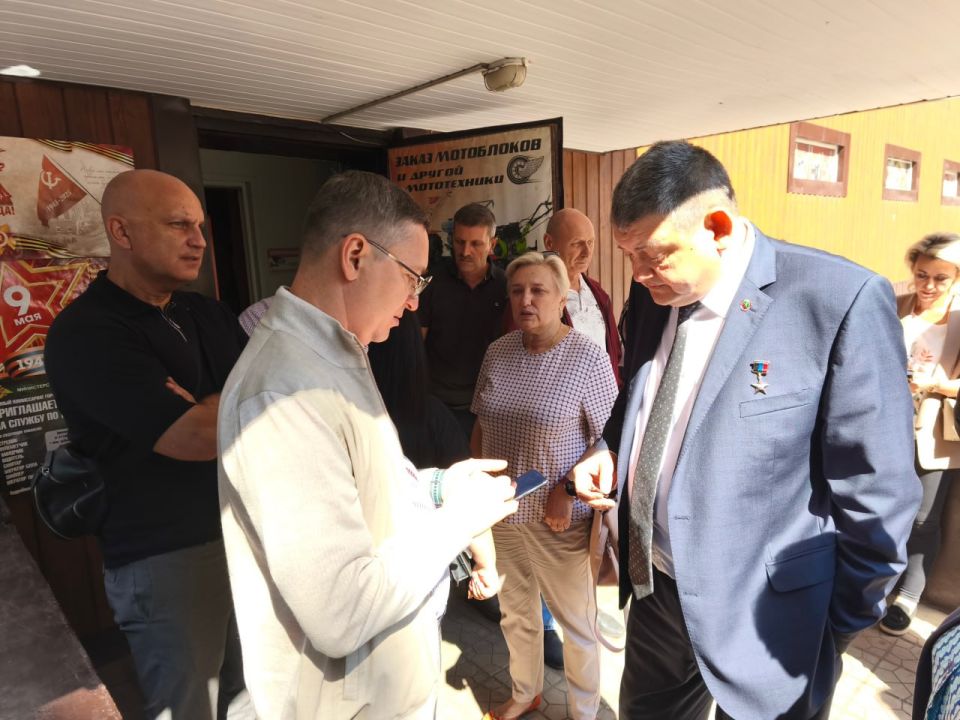 Иван Приходько: По поручению Главы Донецкой Народной Республики Дениса Владимировича Пушилина сегодня провел ряд встреч с различными трудовыми коллективами городского округа Иван Приходько: По поручению Главы Донецкой Народной Республики Дениса Владимировича Пушилина сегодня провел ряд встреч с различными трудовыми коллективами городского округа