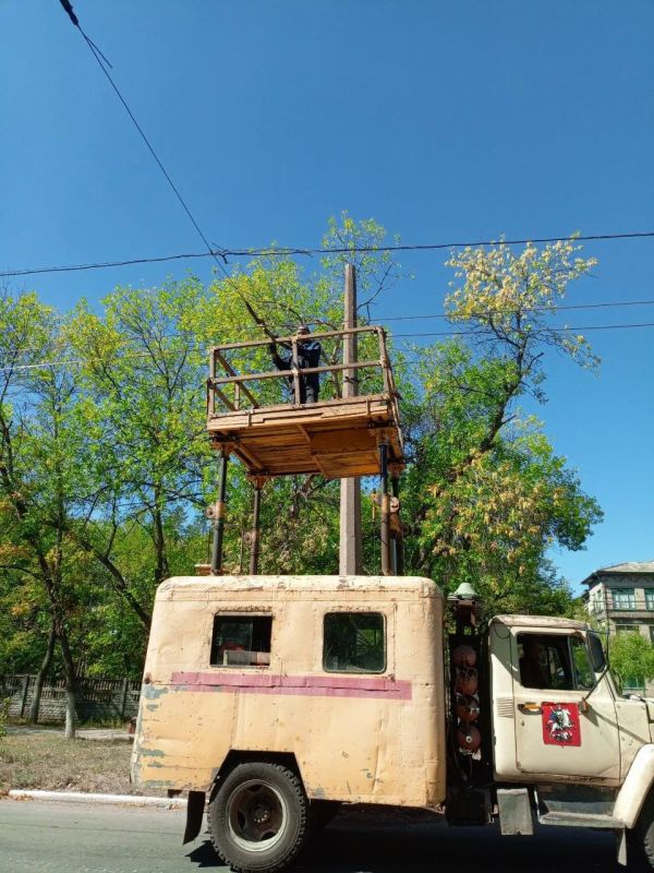 Иван Приходько: Сегодня специалистами муниципального унитарного предприятия «Трамвайно-троллейбусное управление» администрации городского округа Горловка Донецкой Народной Республики было произведено подключение контактной... Иван Приходько: Сегодня специалистами муниципального унитарного предприятия «Трамвайно-троллейбусное управление» администрации городского округа Горловка Донецкой Народной Республики было произведено подключение контактной...