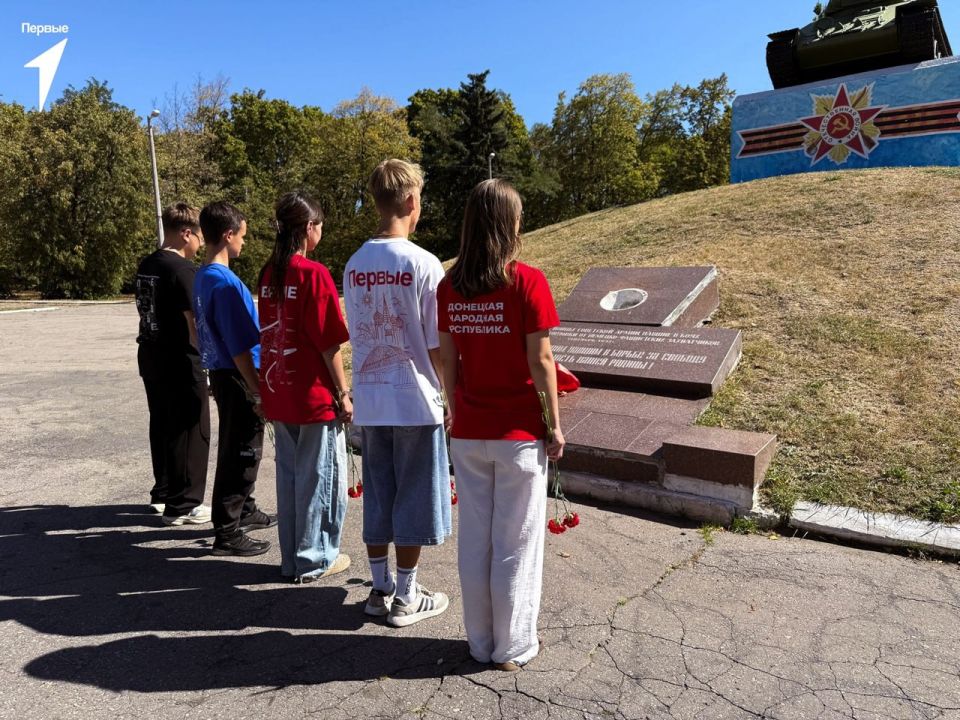 Первые возложили цветы в День окончания Второй мировой войны Первые возложили цветы в День окончания Второй мировой войны