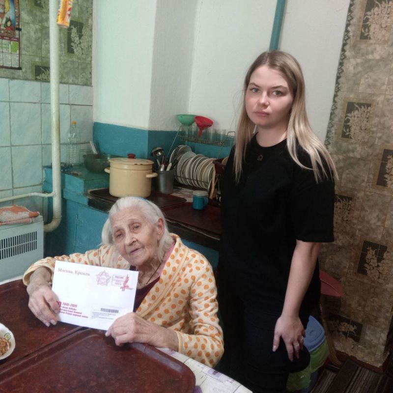 В Калининском районе Горловки поздравили участников Великой Отечественной войны с годовщиной окончания Второй мировой войны В Калининском районе Горловки поздравили участников Великой Отечественной войны с годовщиной окончания Второй мировой войны