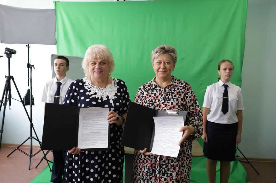 Кадетская школа-интернат им. Г. Т. Берегового и Донецкий педагогический университет подписали соглашение Кадетская школа-интернат им. Г. Т. Берегового и Донецкий педагогический университет подписали соглашение