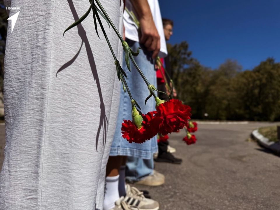 Первые возложили цветы в День окончания Второй мировой войны Первые возложили цветы в День окончания Второй мировой войны
