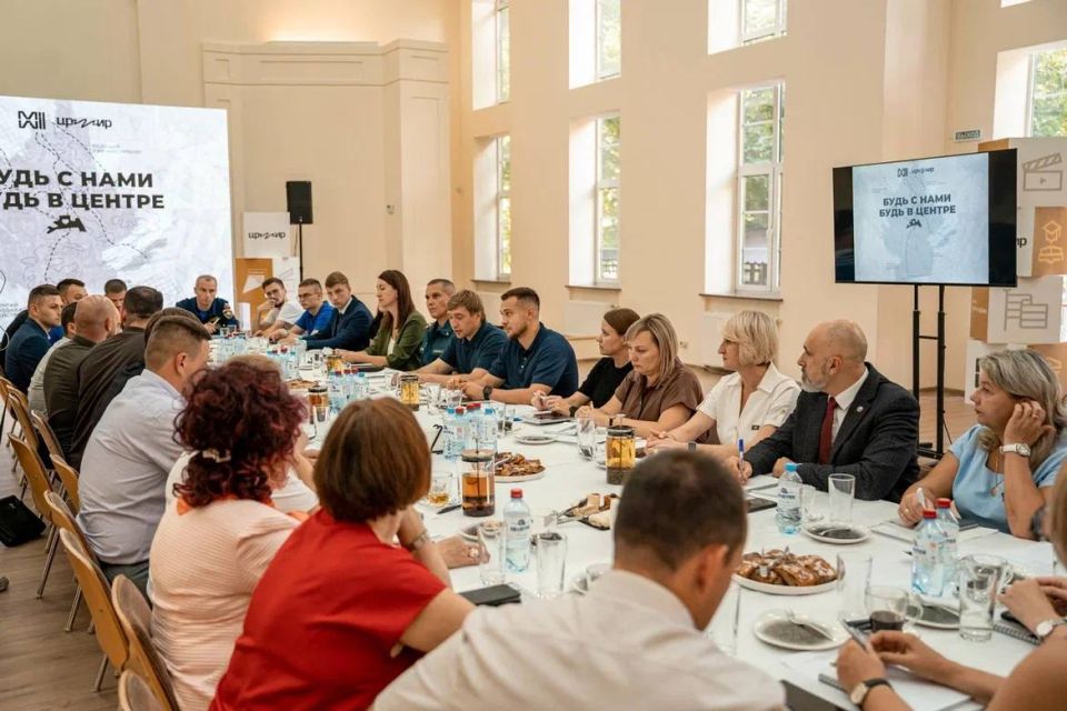 Друзья, мы в Донецке! С Первым заместителем Руководителя Администрации Президента РФ Сергеем Владиленовичем Кириенко и Главой ДНР Денисом Владимировичем Пушилиным посетили стройплощадку будущего молодежного центра Друзья, мы в Донецке! С Первым заместителем Руководителя Администрации Президента РФ Сергеем Владиленовичем Кириенко и Главой ДНР Денисом Владимировичем Пушилиным посетили стройплощадку будущего молодежного центра