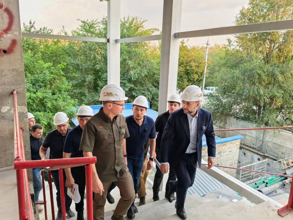 Друзья, мы в Донецке! С Первым заместителем Руководителя Администрации Президента РФ Сергеем Владиленовичем Кириенко и Главой ДНР Денисом Владимировичем Пушилиным посетили стройплощадку будущего молодежного центра Друзья, мы в Донецке! С Первым заместителем Руководителя Администрации Президента РФ Сергеем Владиленовичем Кириенко и Главой ДНР Денисом Владимировичем Пушилиным посетили стройплощадку будущего молодежного центра