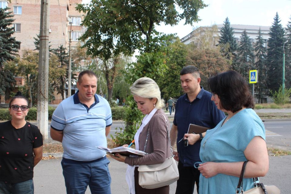 ВСТРЕЧИ С НАСЕЛЕНИЕМ. 4 сентября 2025 года депутаты Горловского городского совета от фракции «Единая Россия» - Роман Конев, София Потапова, Светлана Евсеенко, Олег Сладкевич, Алексей Костин, Евгений Прокопович, Максим... ВСТРЕЧИ С НАСЕЛЕНИЕМ. 4 сентября 2025 года депутаты Горловского городского совета от фракции «Единая Россия» - Роман Конев, София Потапова, Светлана Евсеенко, Олег Сладкевич, Алексей Костин, Евгений Прокопович, Максим...