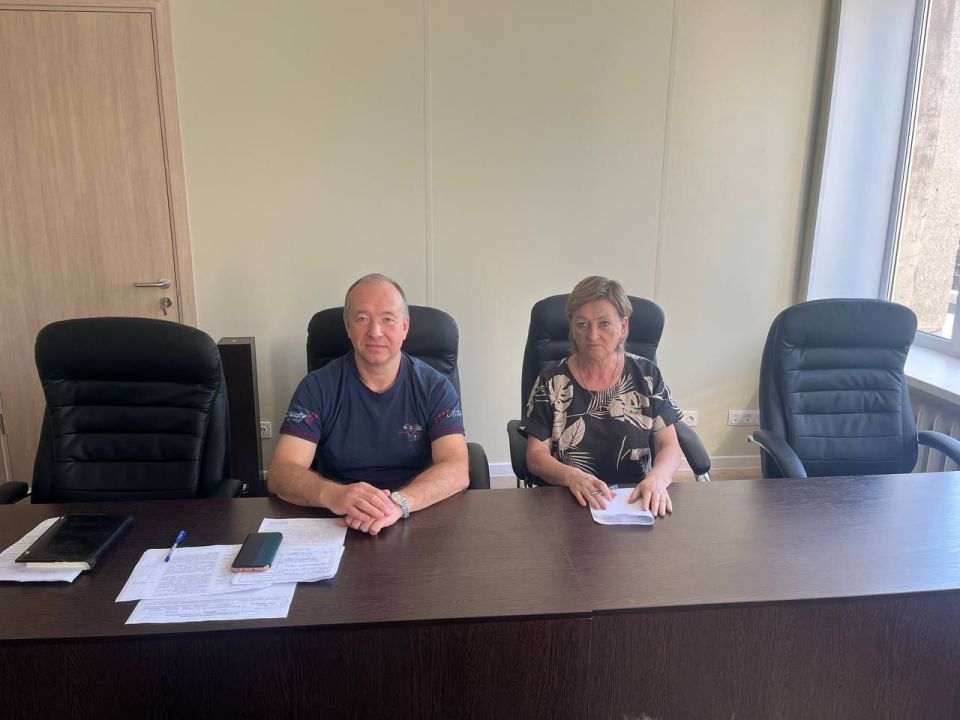 ВСТРЕЧИ С НАСЕЛЕНИЕМ. 4 сентября 2025 года депутаты Горловского городского совета от фракции «Единая Россия» - Роман Конев, София Потапова, Светлана Евсеенко, Олег Сладкевич, Алексей Костин, Евгений Прокопович, Максим... ВСТРЕЧИ С НАСЕЛЕНИЕМ. 4 сентября 2025 года депутаты Горловского городского совета от фракции «Единая Россия» - Роман Конев, София Потапова, Светлана Евсеенко, Олег Сладкевич, Алексей Костин, Евгений Прокопович, Максим...