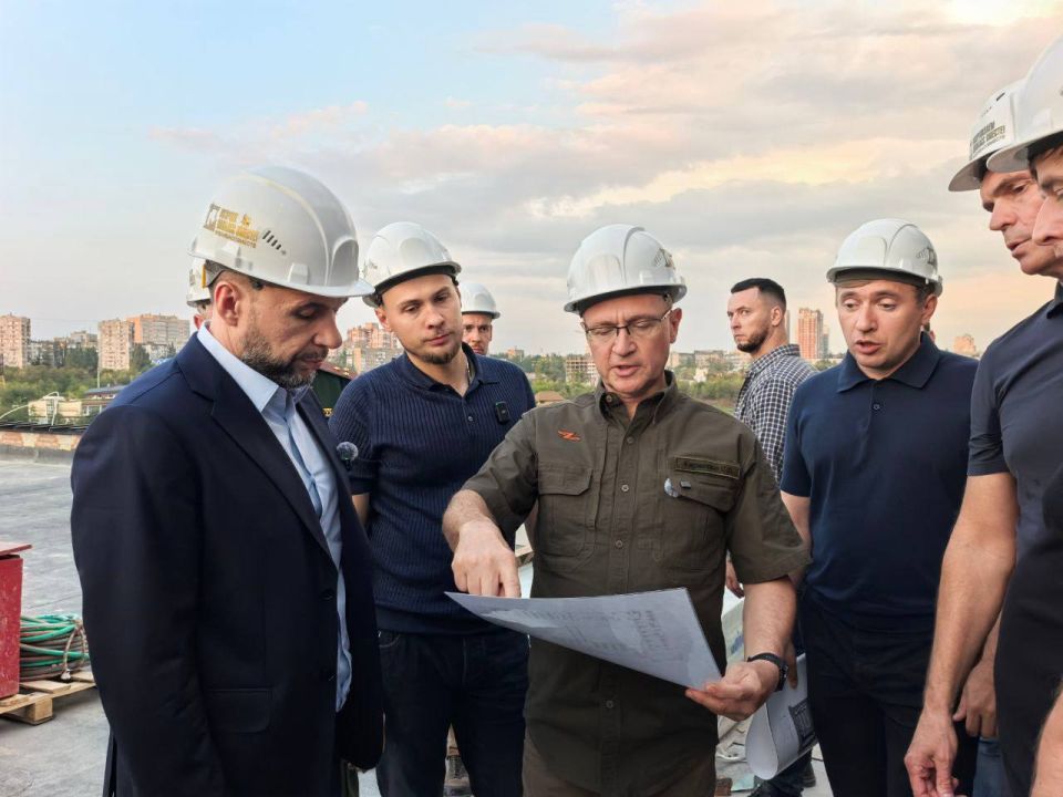 Друзья, мы в Донецке! С Первым заместителем Руководителя Администрации Президента РФ Сергеем Владиленовичем Кириенко и Главой ДНР Денисом Владимировичем Пушилиным посетили стройплощадку будущего молодежного центра Друзья, мы в Донецке! С Первым заместителем Руководителя Администрации Президента РФ Сергеем Владиленовичем Кириенко и Главой ДНР Денисом Владимировичем Пушилиным посетили стройплощадку будущего молодежного центра