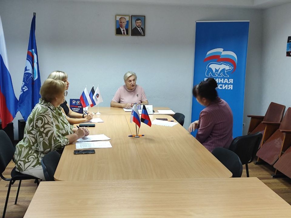 Руководитель Управы Калининского внутригородского района города Горловка Елена Матенчук провела выездной прием граждан Руководитель Управы Калининского внутригородского района города Горловка Елена Матенчук провела выездной прием граждан