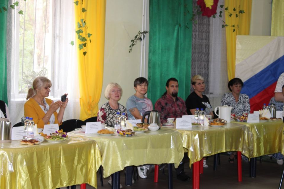 Деловой завтрак в Горловке: развитие общественных инициатив и перспективы города Деловой завтрак в Горловке: развитие общественных инициатив и перспективы города