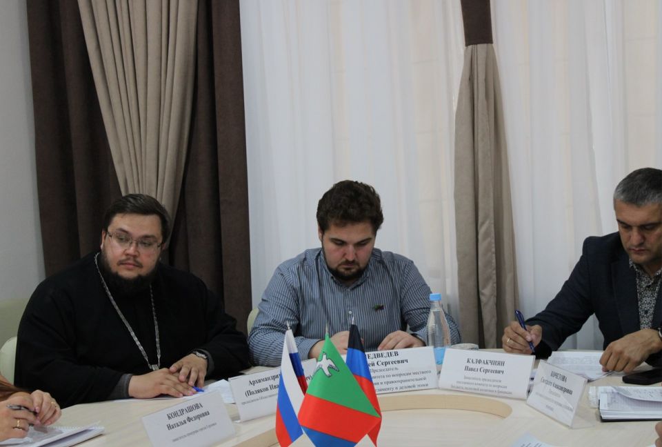 Роман Конев: Состоялось заседание постоянных комитетов Горловского городского совета Донецкой Народной Республики первого созыва