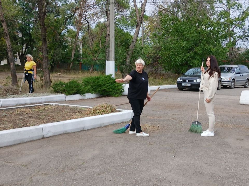 В поселке Озеряновка прошел субботник, приуроченный ко Дню освобождения Донбасса В поселке Озеряновка прошел субботник, приуроченный ко Дню освобождения Донбасса