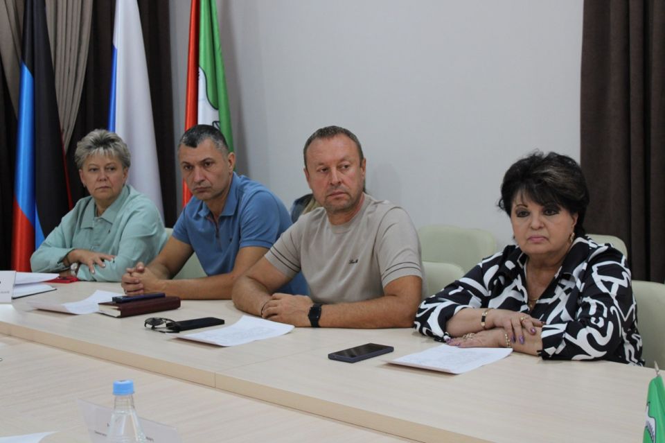 Роман Конев: Состоялось заседание постоянных комитетов Горловского городского совета Донецкой Народной Республики первого созыва Роман Конев: Состоялось заседание постоянных комитетов Горловского городского совета Донецкой Народной Республики первого созыва