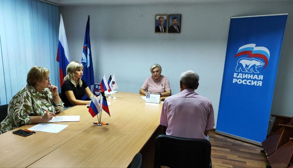 Руководитель Управы Калининского внутригородского района города Горловка Елена Матенчук провела выездной прием граждан