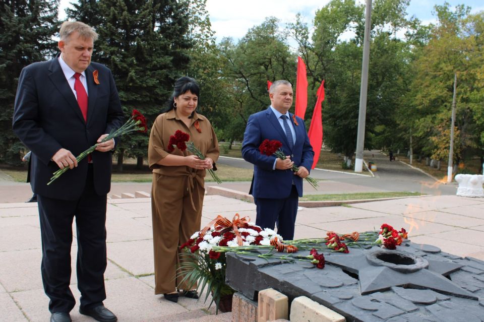 Роман Конев: В пятницу, 5 сентября, в день 82-й годовщины освобождения Горловки от немецко-фашистских захватчиков, совместно с секретарём Горловского местного отделения «Единой России», главой муниципального образования... Роман Конев: В пятницу, 5 сентября, в день 82-й годовщины освобождения Горловки от немецко-фашистских захватчиков, совместно с секретарём Горловского местного отделения «Единой России», главой муниципального образования...