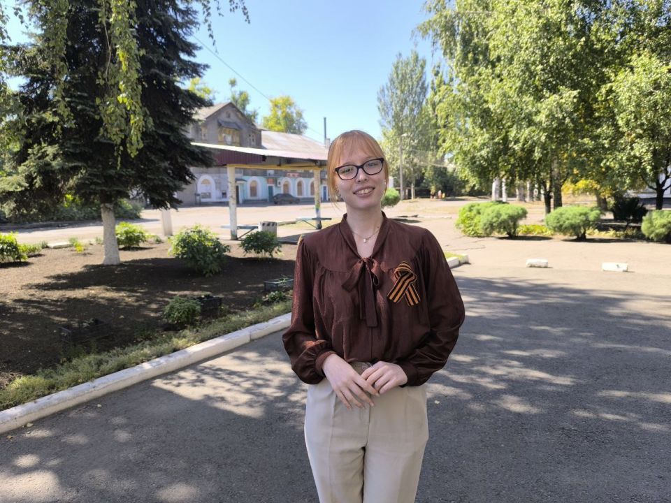 Роман Конев: В Никитовском районе Горловки прошла раздача георгиевских лент Роман Конев: В Никитовском районе Горловки прошла раздача георгиевских лент