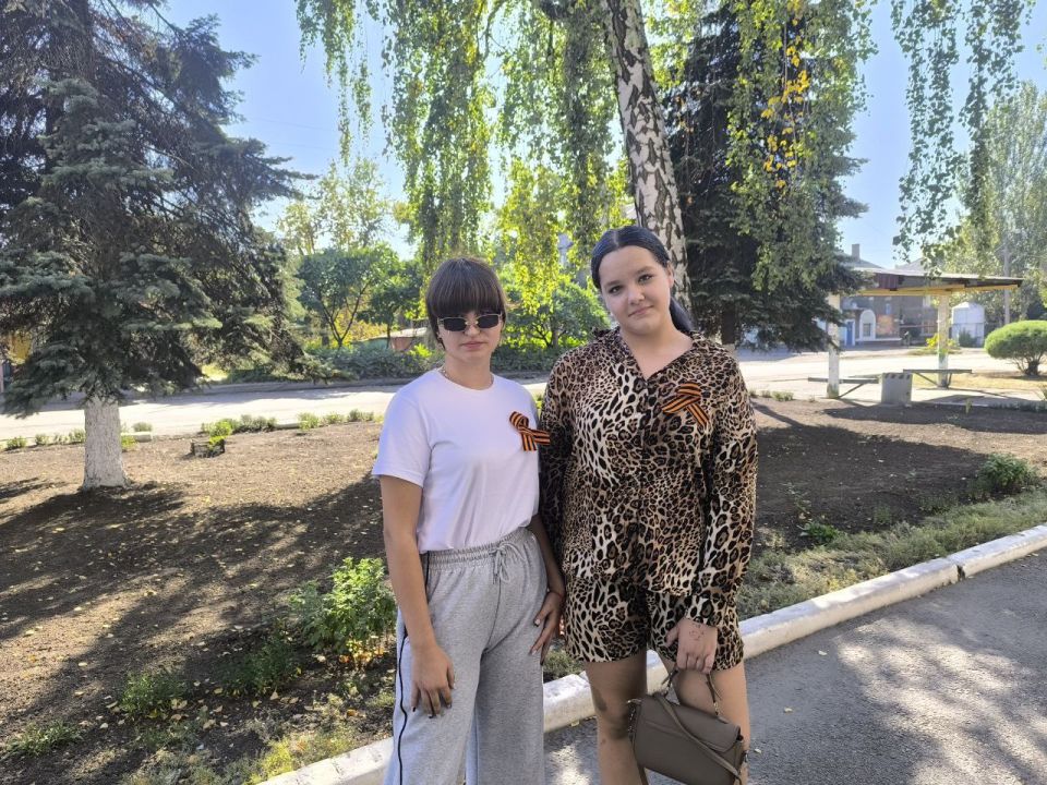 В Никитовском районе Горловки прошла раздача георгиевских лент В Никитовском районе Горловки прошла раздача георгиевских лент