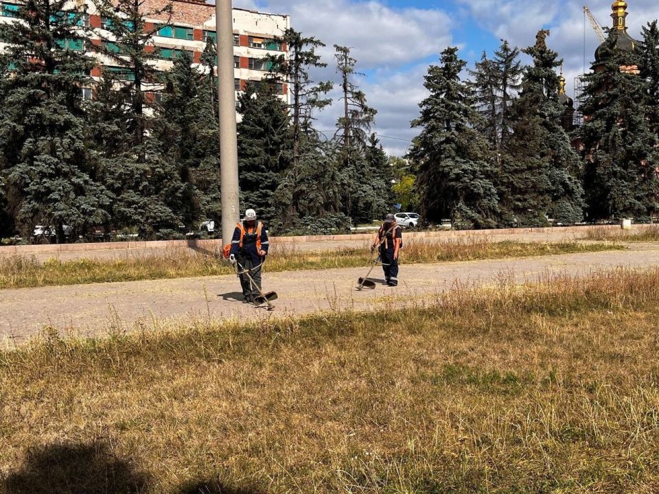 МУП «Простор» ежедневно выполняет все необходимые работы по содержанию городских улиц МУП «Простор» ежедневно выполняет все необходимые работы по содержанию городских улиц