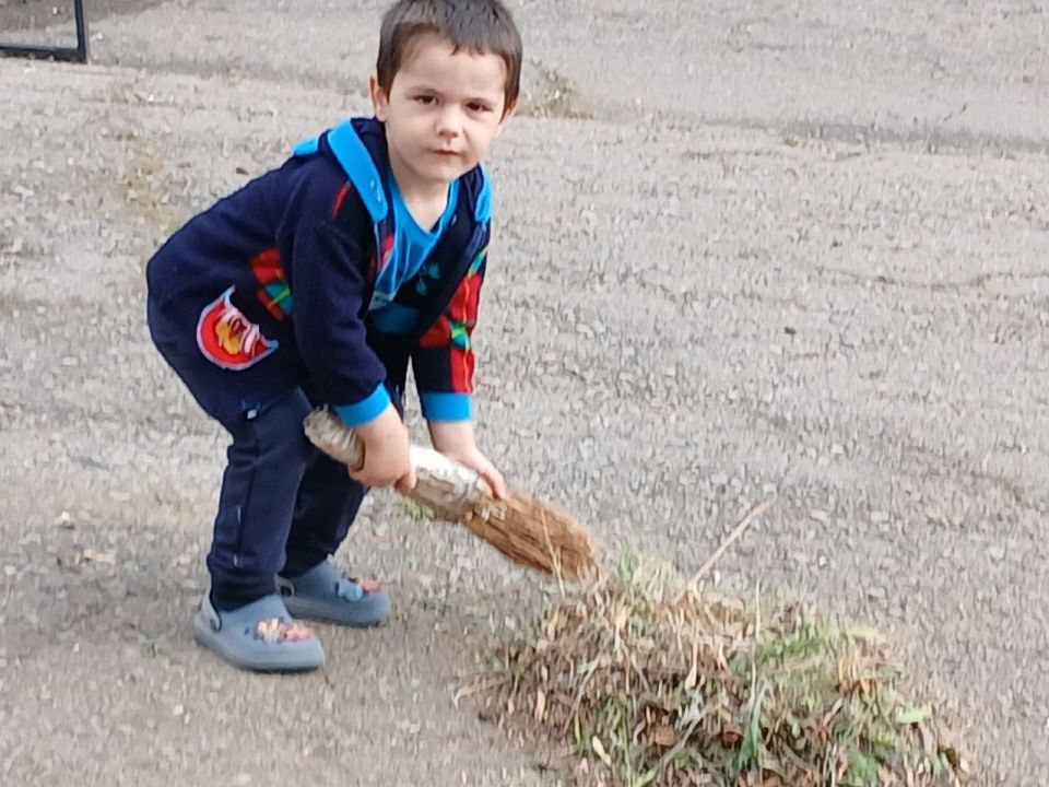 В поселке Озеряновка прошел субботник, приуроченный ко Дню освобождения Донбасса В поселке Озеряновка прошел субботник, приуроченный ко Дню освобождения Донбасса