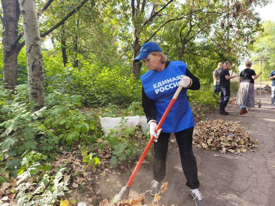 Иван Приходько: Сегодня, 6 сентября, мы провели субботник в парке Гурко в Калининском районе Горловки Иван Приходько: Сегодня, 6 сентября, мы провели субботник в парке Гурко в Калининском районе Горловки