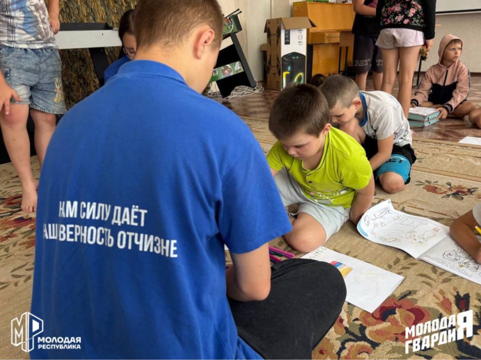 Активисты Калининского штаба Молодёжки Горловки посетили детский социальный центр Активисты Калининского штаба Молодёжки Горловки посетили детский социальный центр