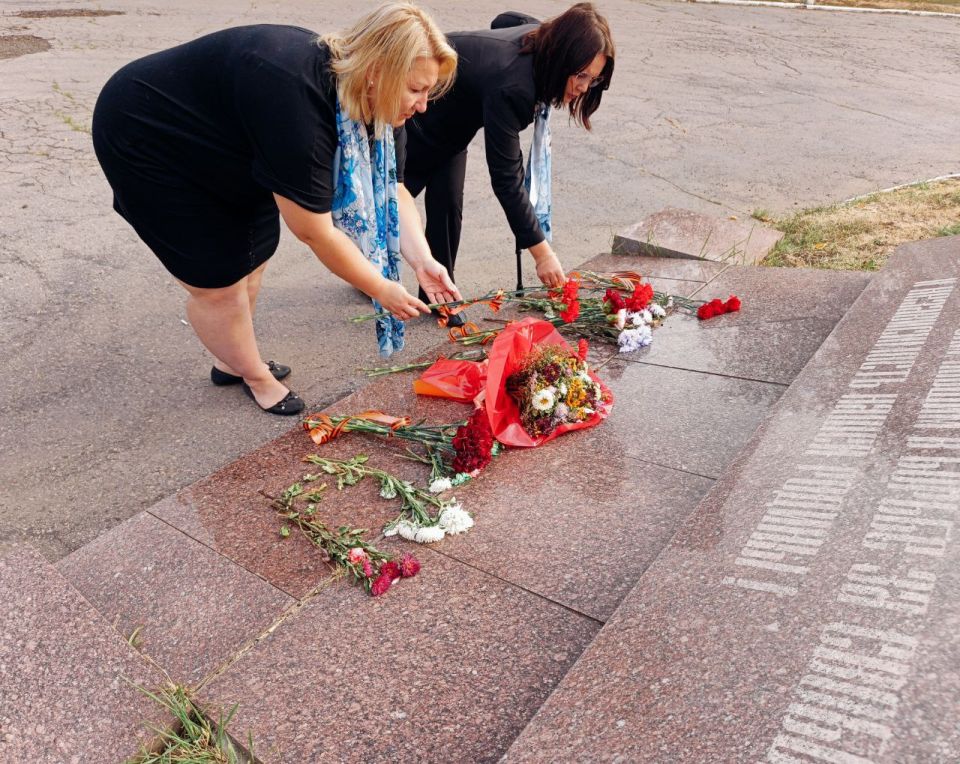 Горловка помнит своих героев: Женсовет принял участие в памятном мероприятии Горловка помнит своих героев: Женсовет принял участие в памятном мероприятии