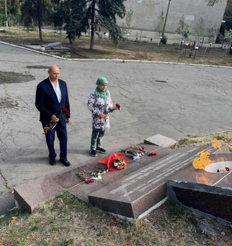 Горловка помнит своих героев: Женсовет принял участие в памятном мероприятии Горловка помнит своих героев: Женсовет принял участие в памятном мероприятии