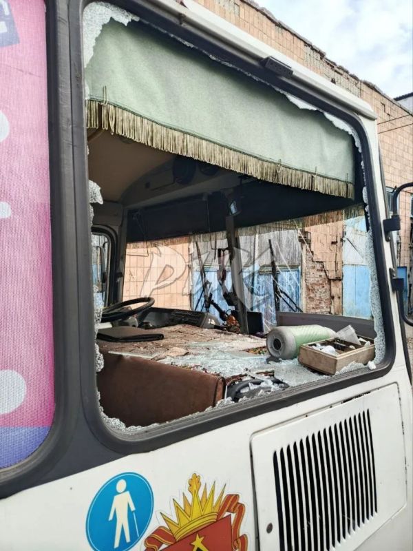 Беспилотник ВСУ атаковал автобусы в Горловке: ранены два водителя, – сообщили глава города Иван Приходько Беспилотник ВСУ атаковал автобусы в Горловке: ранены два водителя, – сообщили глава города Иван Приходько