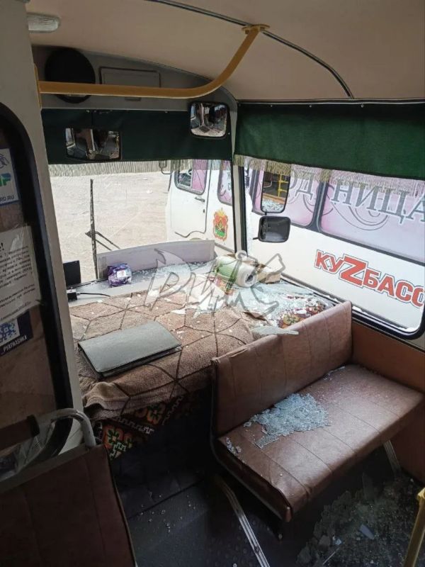 Беспилотник ВСУ атаковал автобусы в Горловке: ранены два водителя, – сообщили глава города Иван Приходько Беспилотник ВСУ атаковал автобусы в Горловке: ранены два водителя, – сообщили глава города Иван Приходько