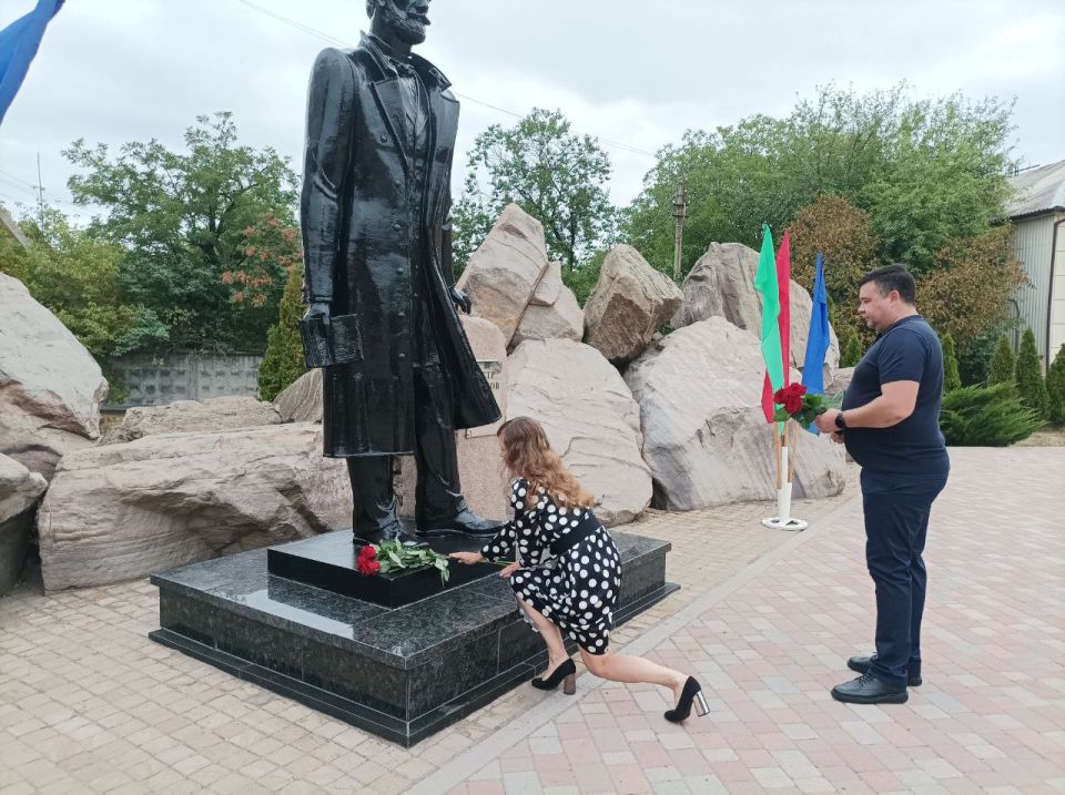 Иван Приходько: В Центрально-Городском районе возложили цветы к мемориалу Петра Горлова в честь Дня города Иван Приходько: В Центрально-Городском районе возложили цветы к мемориалу Петра Горлова в честь Дня города