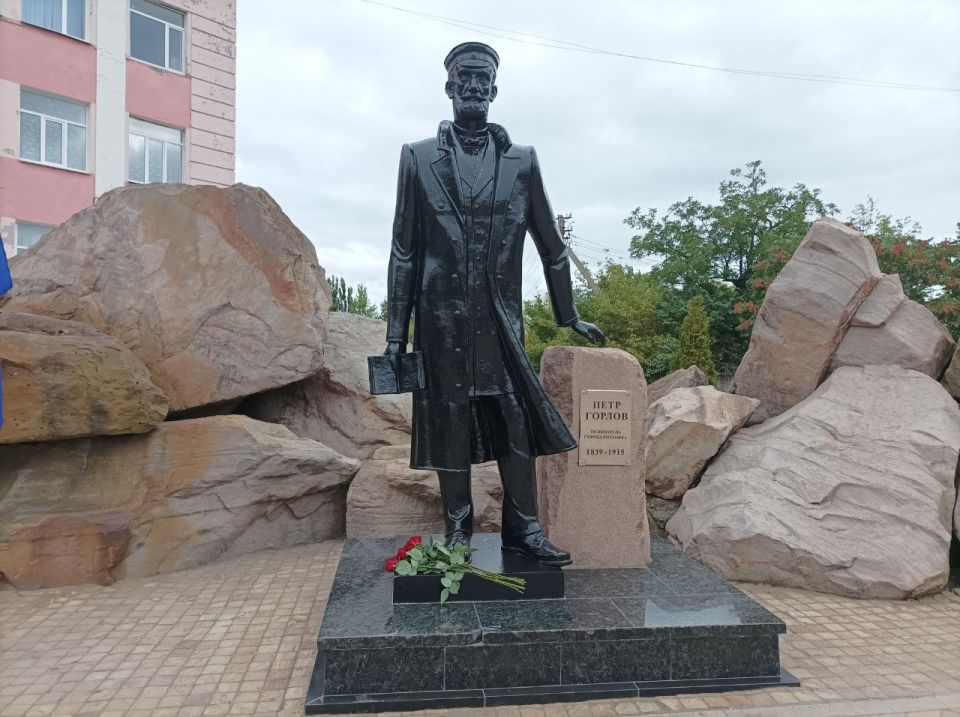 Иван Приходько: В Центрально-Городском районе возложили цветы к мемориалу Петра Горлова в честь Дня города Иван Приходько: В Центрально-Городском районе возложили цветы к мемориалу Петра Горлова в честь Дня города