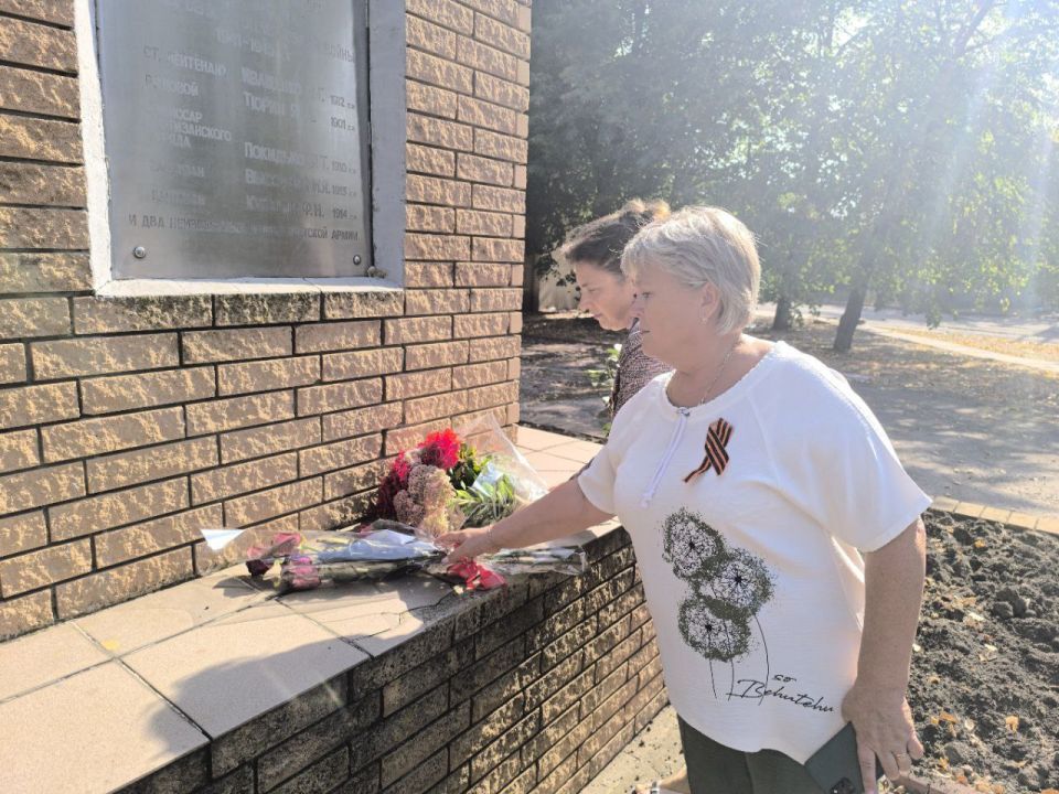 Иван Приходько: В Никитовском внутригородском районе города Горловка прошло возложение цветов к памятному знаку Иван Приходько: В Никитовском внутригородском районе города Горловка прошло возложение цветов к памятному знаку