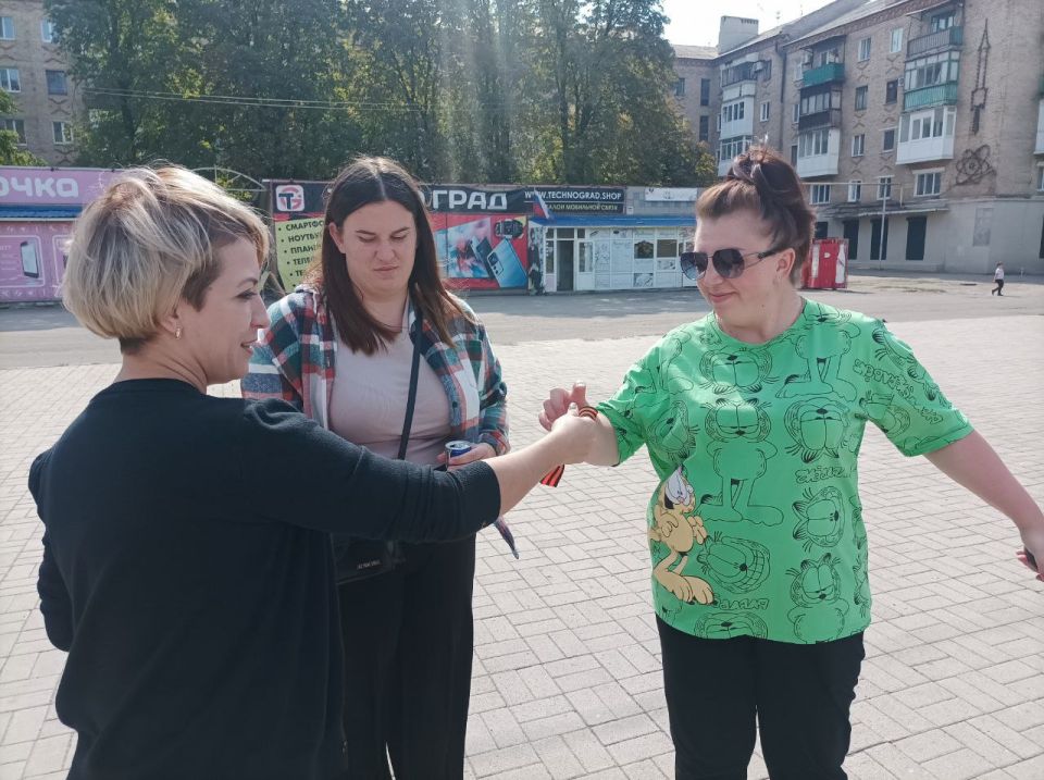 Иван Приходько: В Центрально-Городском районе Горловки прошла акция «Георгиевская ленточка» Иван Приходько: В Центрально-Городском районе Горловки прошла акция «Георгиевская ленточка»