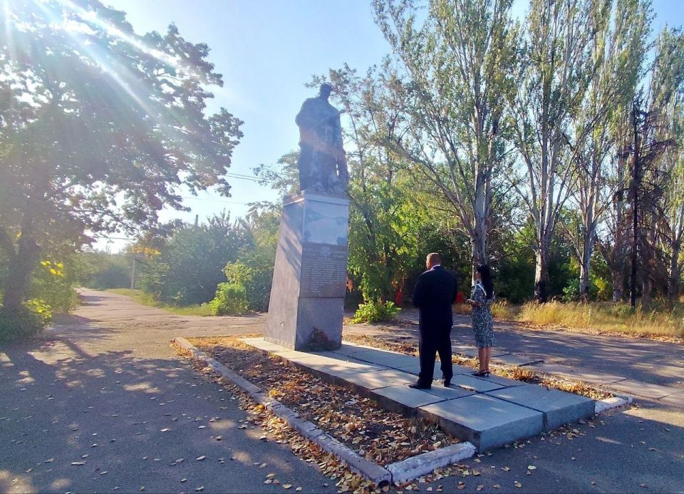 Иван Приходько: В Калининском внутригородском районе города Горловка прошли торжественные мероприятия по возложению цветов к мемориалам ВОВ Иван Приходько: В Калининском внутригородском районе города Горловка прошли торжественные мероприятия по возложению цветов к мемориалам ВОВ