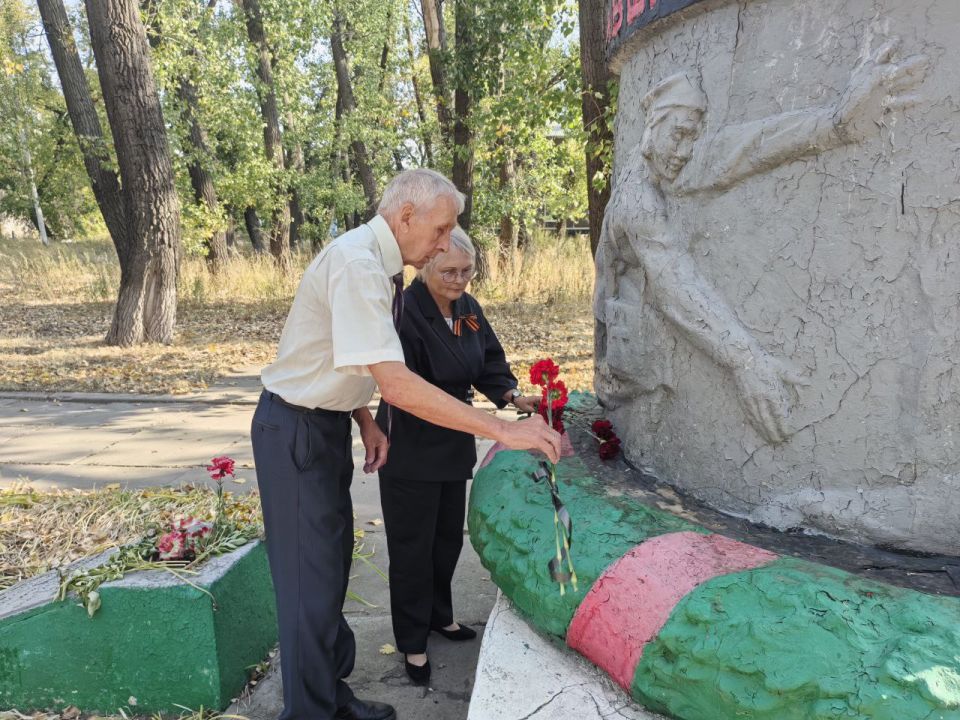Иван Приходько: В Никитовском внутригородском районе города Горловка прошло возложение цветов к памятному знаку Иван Приходько: В Никитовском внутригородском районе города Горловка прошло возложение цветов к памятному знаку