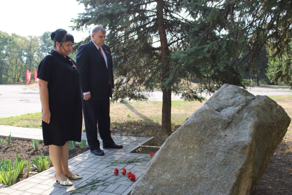 Иван Приходько: Сегодня, 8 сентября, в день 82-й годовщины освобождения Донбасса от немецко-фашистских захватчиков, совместно с заместителем председателя Горловского городского совета Донецкой Народной Республики первого... Иван Приходько: Сегодня, 8 сентября, в день 82-й годовщины освобождения Донбасса от немецко-фашистских захватчиков, совместно с заместителем председателя Горловского городского совета Донецкой Народной Республики первого...