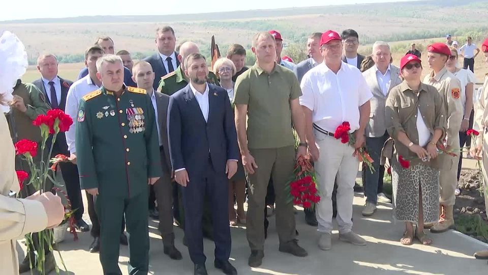 Денис Пушилин: Открыл восстановленный монумент советским воинам на Мазютином бугре в Дмитровке Шахтерского округа