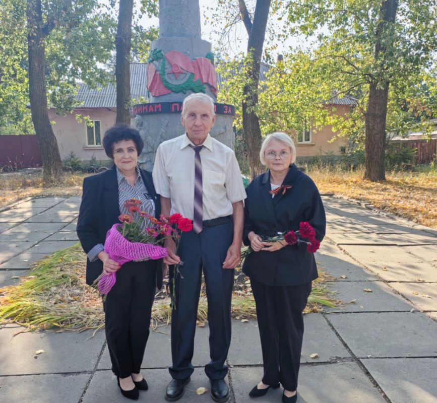 Иван Приходько: В Никитовском внутригородском районе города Горловка прошло возложение цветов к памятному знаку