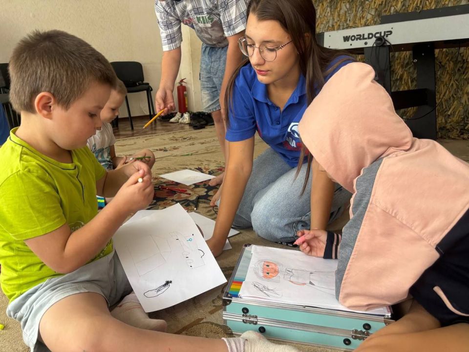 Акция «Помощь без границ». Сегодня, 8 сентября, доброслужащие администрации городского округа Горловка Донецкой Народной Республики приняли участие в акции «Помощь без границ» Акция «Помощь без границ». Сегодня, 8 сентября, доброслужащие администрации городского округа Горловка Донецкой Народной Республики приняли участие в акции «Помощь без границ»