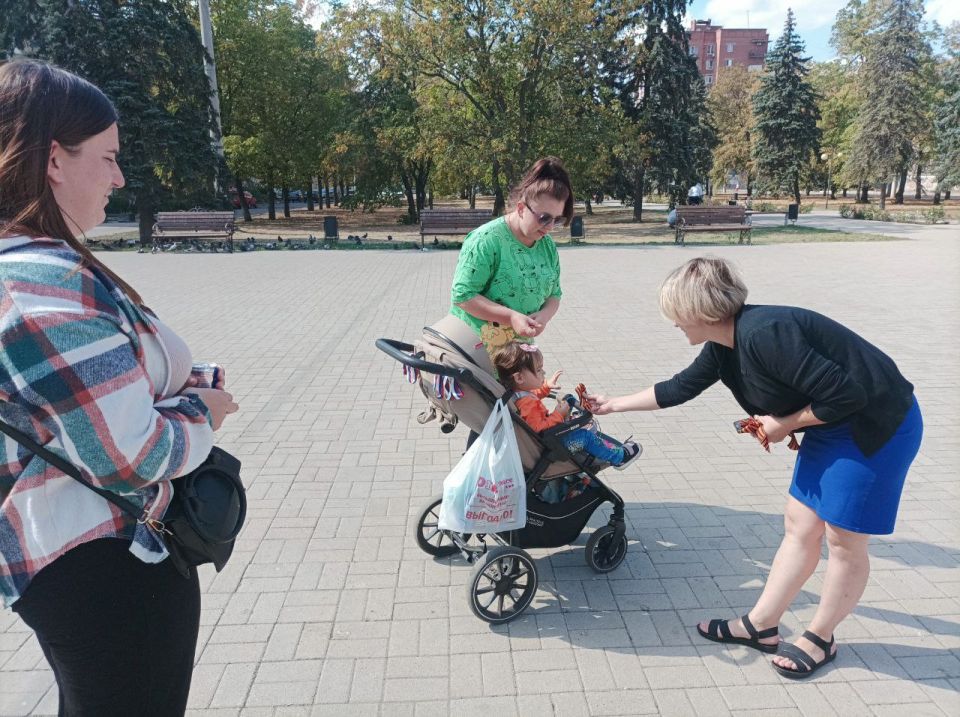 Иван Приходько: В Центрально-Городском районе Горловки прошла акция «Георгиевская ленточка» Иван Приходько: В Центрально-Городском районе Горловки прошла акция «Георгиевская ленточка»