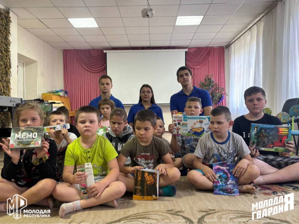 Активисты Калининского штаба Молодёжки Горловки посетили детский социальный центр Активисты Калининского штаба Молодёжки Горловки посетили детский социальный центр