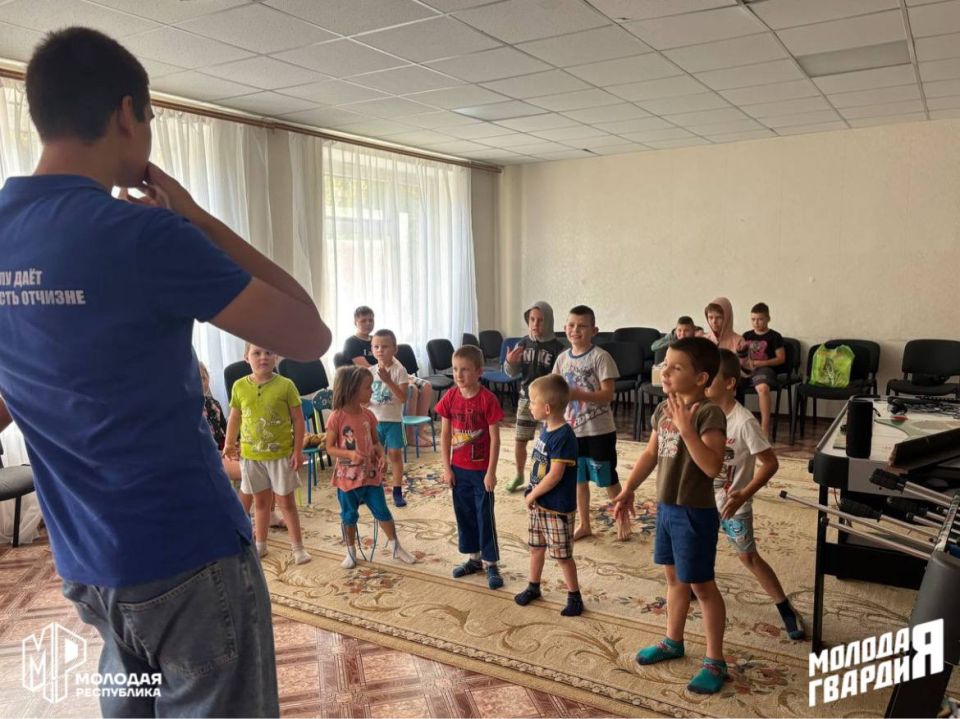 Активисты Калининского штаба Молодёжки Горловки посетили детский социальный центр