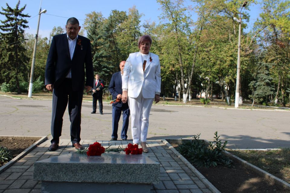 Иван Приходько: Сегодня, 8 сентября, в день 82-й годовщины освобождения Донбасса от немецко-фашистских захватчиков, совместно с заместителем председателя Горловского городского совета Донецкой Народной Республики первого... Иван Приходько: Сегодня, 8 сентября, в день 82-й годовщины освобождения Донбасса от немецко-фашистских захватчиков, совместно с заместителем председателя Горловского городского совета Донецкой Народной Республики первого...