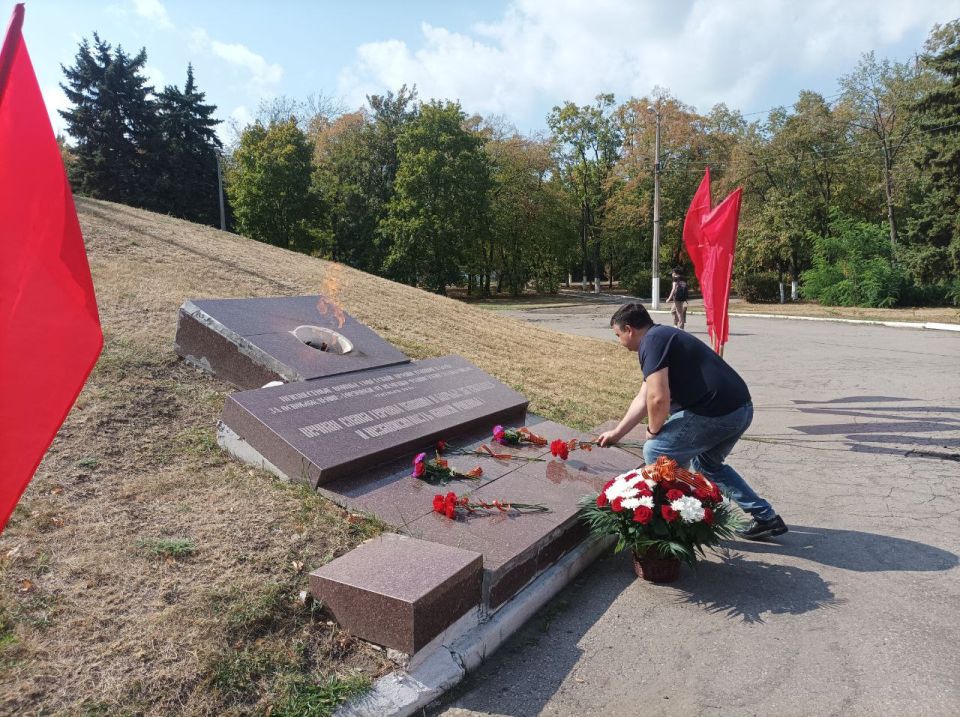 Иван Приходько: В Центрально-Городском районе возложили цветы в Сквере Советской Армии к братской могиле Иван Приходько: В Центрально-Городском районе возложили цветы в Сквере Советской Армии к братской могиле