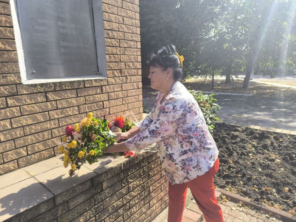 Иван Приходько: В Никитовском внутригородском районе города Горловка прошло возложение цветов к памятному знаку Иван Приходько: В Никитовском внутригородском районе города Горловка прошло возложение цветов к памятному знаку
