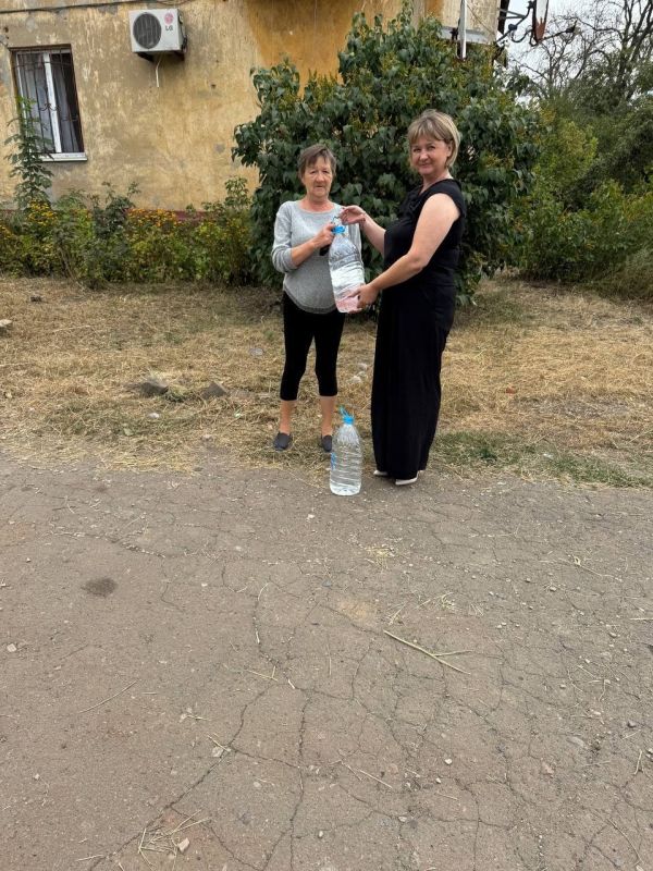 Роман Конев: 8 сентября 2025 года во исполнение поручения Главы Донецкой Народной Республики, депутаты Горловского городского совета Светлана Евсеенко, Елена Кузьмина, Инает Розводова, Олег Сладкевич и Сергей Третьяков... Роман Конев: 8 сентября 2025 года во исполнение поручения Главы Донецкой Народной Республики, депутаты Горловского городского совета Светлана Евсеенко, Елена Кузьмина, Инает Розводова, Олег Сладкевич и Сергей Третьяков...