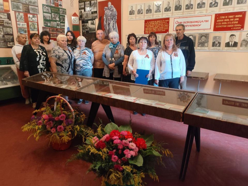 Торжественное мероприятие в честь Дня освобождения Донбасса прошло в посёлке Гольмовский Торжественное мероприятие в честь Дня освобождения Донбасса прошло в посёлке Гольмовский