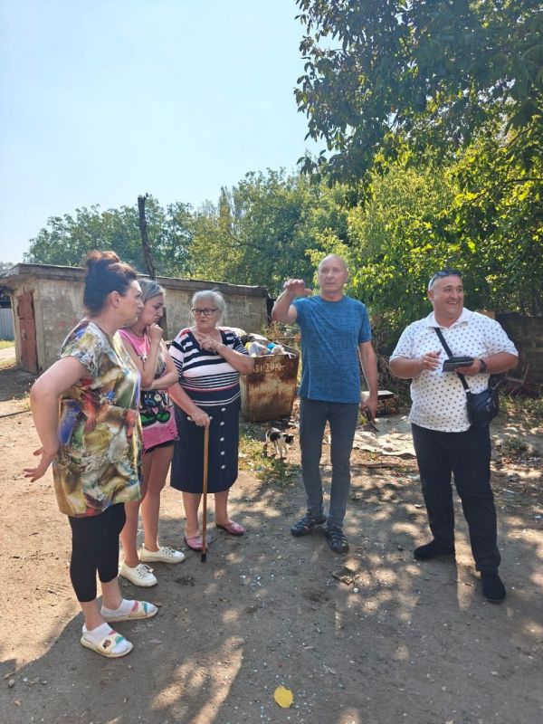 Роман Конев: ВСТРЕЧИ С НАСЕЛЕНИЕМ. 10 сентября 2025 года депутаты Горловского городского совета от фракции «Единая Россия» - Максим Лебедев, Сергей Медведев, Геннадий Маюров, Евгений Прокопович, Эдуард Полепкин, Сергей... Роман Конев: ВСТРЕЧИ С НАСЕЛЕНИЕМ. 10 сентября 2025 года депутаты Горловского городского совета от фракции «Единая Россия» - Максим Лебедев, Сергей Медведев, Геннадий Маюров, Евгений Прокопович, Эдуард Полепкин, Сергей...