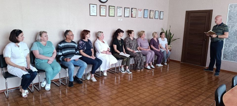 Роман Конев: ВСТРЕЧИ С НАСЕЛЕНИЕМ. 10 сентября 2025 года депутаты Горловского городского совета от фракции «Единая Россия» - Максим Лебедев, Сергей Медведев, Геннадий Маюров, Евгений Прокопович, Эдуард Полепкин, Сергей... Роман Конев: ВСТРЕЧИ С НАСЕЛЕНИЕМ. 10 сентября 2025 года депутаты Горловского городского совета от фракции «Единая Россия» - Максим Лебедев, Сергей Медведев, Геннадий Маюров, Евгений Прокопович, Эдуард Полепкин, Сергей...